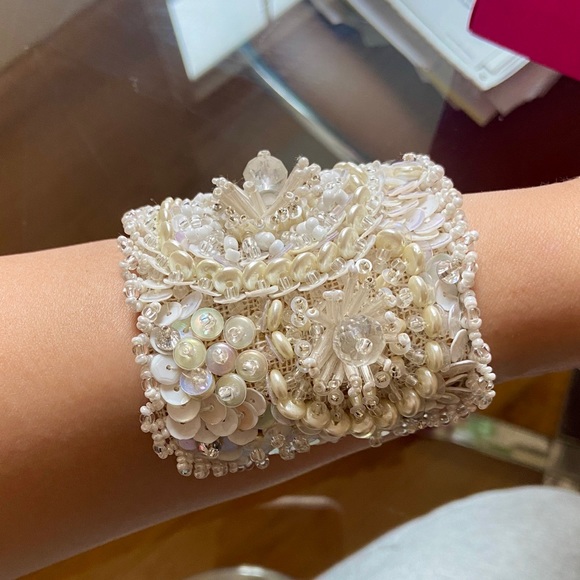 Off white Beaded cuff bracelet - Picture 3 of 8